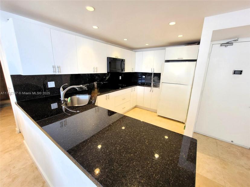 Picture of 20379 W Country Club Dr # 539, Aventura FL 33180