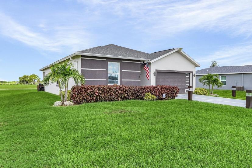 Picture of 9049 Green Cir, La Belle FL 33935