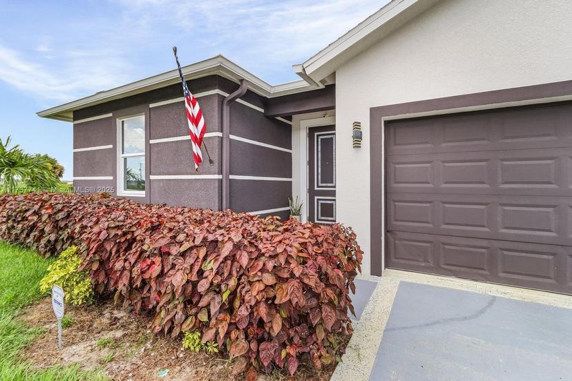Picture of 9049 Green Cir, La Belle FL 33935