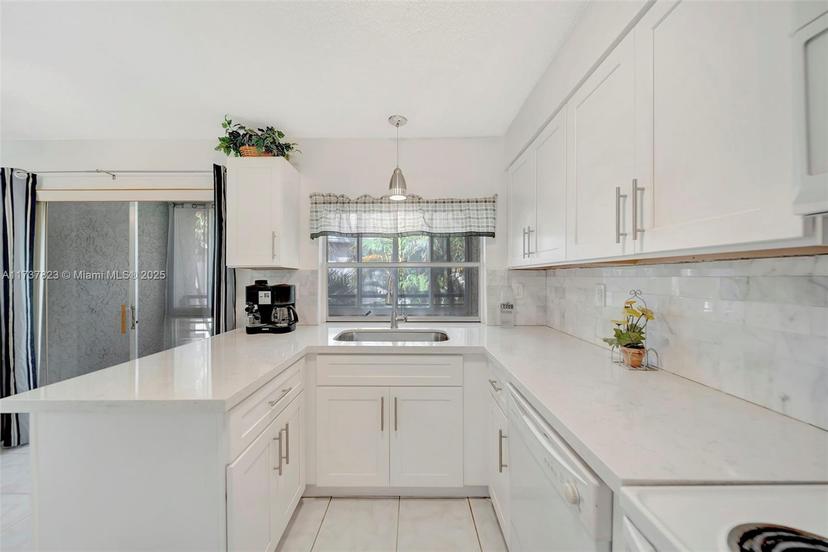 Picture of 5350 NE 6Th Ave # D11, Oakland Park FL 33334