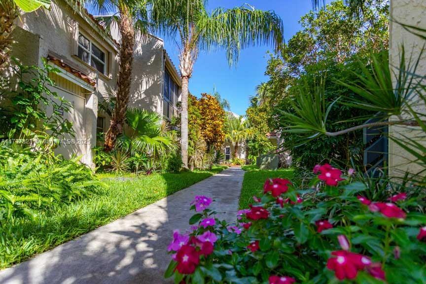 Picture of 5350 NE 6Th Ave # D11, Oakland Park, FL 33334