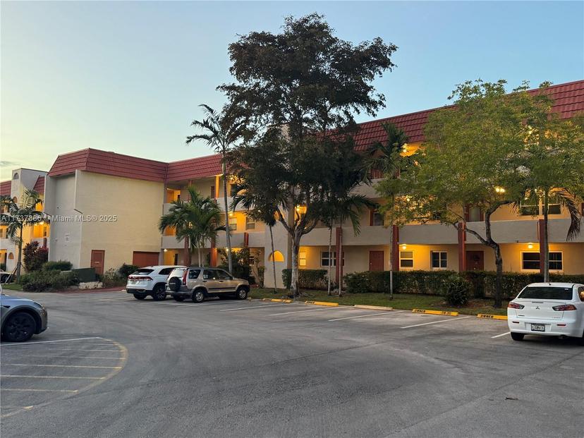 Picture of 8101 N Sunrise Lakes Dr # 309, Sunrise FL 33322