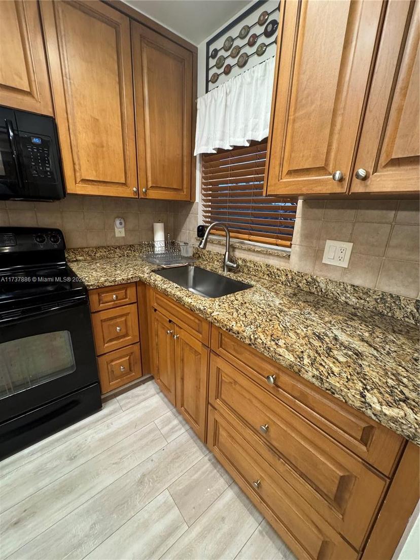 Picture of 8101 N Sunrise Lakes Dr # 309, Sunrise FL 33322