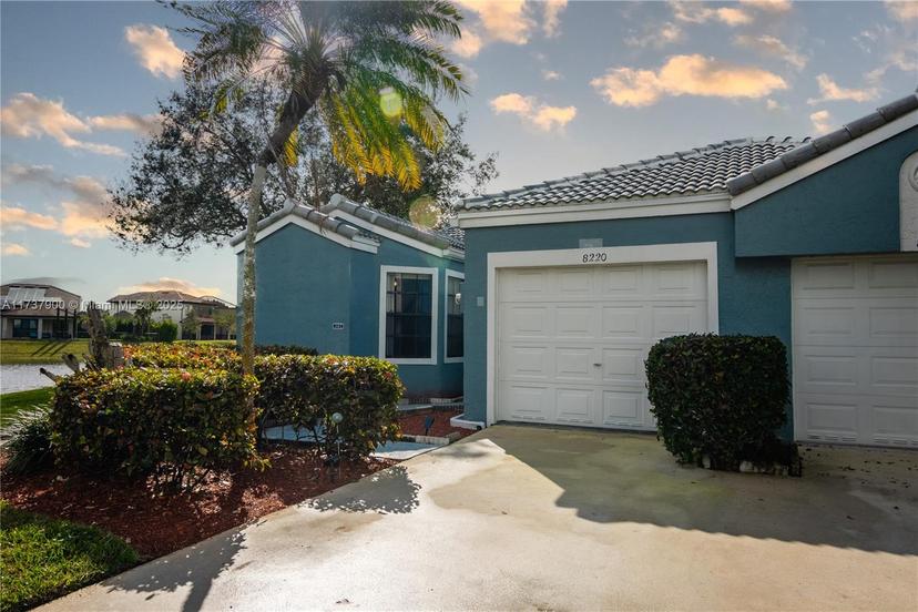 Picture of 8220 Waterford Ln # 8220, Tamarac FL 33321