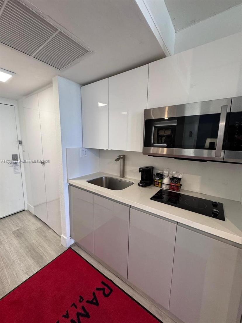 Picture of 19201 Collins Ave # 718, Sunny Isles Beach FL 33160