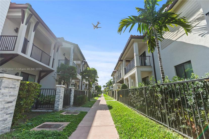 Picture of 4760 NW 83Rd Pkwy, Doral FL 33166
