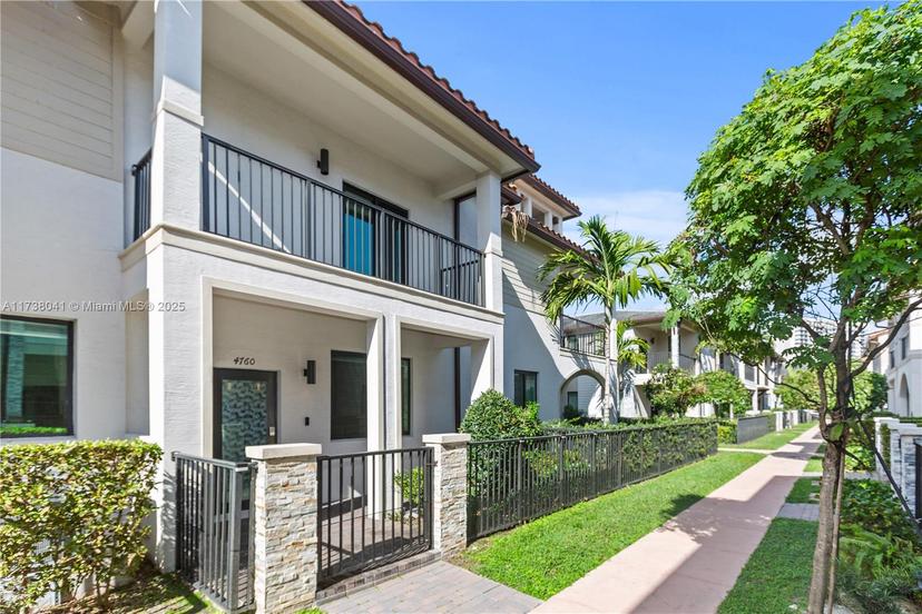 Picture of 4760 NW 83Rd Pkwy, Doral FL 33166