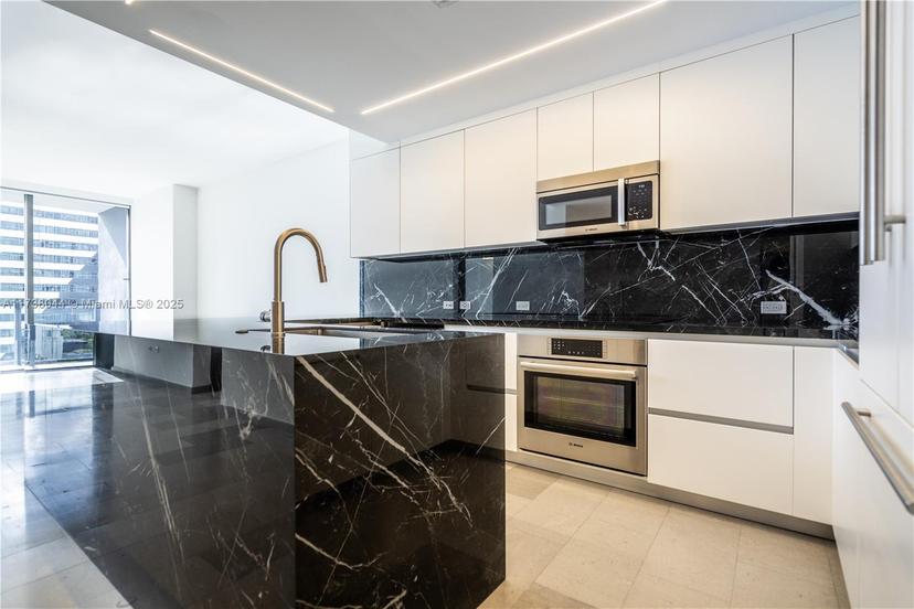 Picture of 88 SW 7Th St # 806, Miami FL 33130