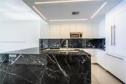 Picture of 88 SW 7Th St # 806, Miami, FL 33130