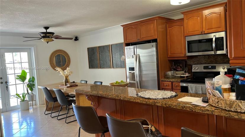 Picture of 10050 NW 4Th Ln, Miami FL 33172