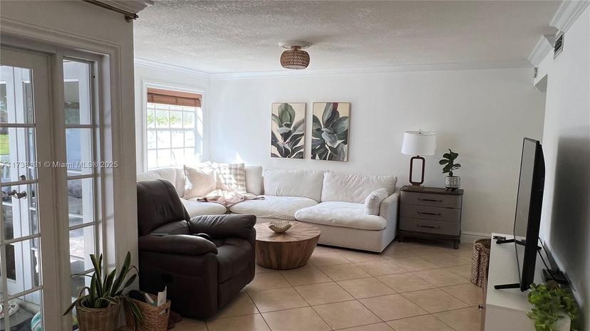 Picture of 10050 NW 4Th Ln, Miami FL 33172