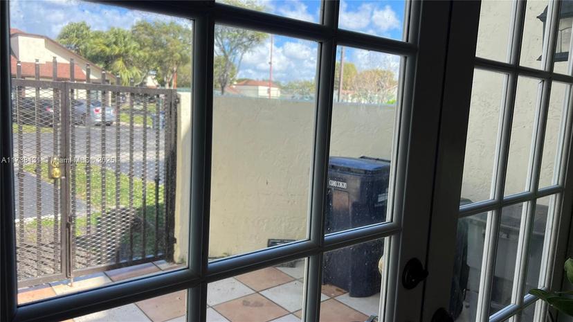 Picture of 10050 NW 4Th Ln, Miami FL 33172