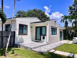 Picture of 256 Palmetto Dr, Miami Springs, FL 33166