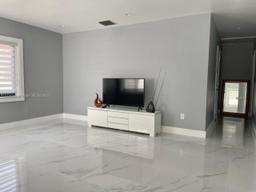 Picture of 256 Palmetto Dr, Miami Springs, FL 33166