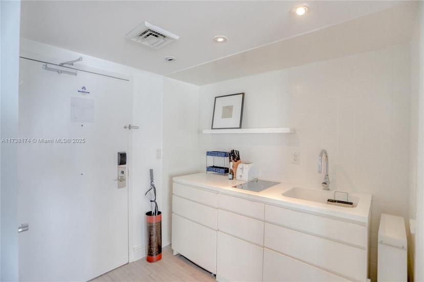 Picture of 1100 West Ave # 427, Miami Beach FL 33139