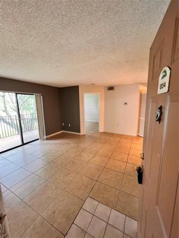 Picture of 400 W Palm Cir W # 204, Pembroke Pines, FL 33025