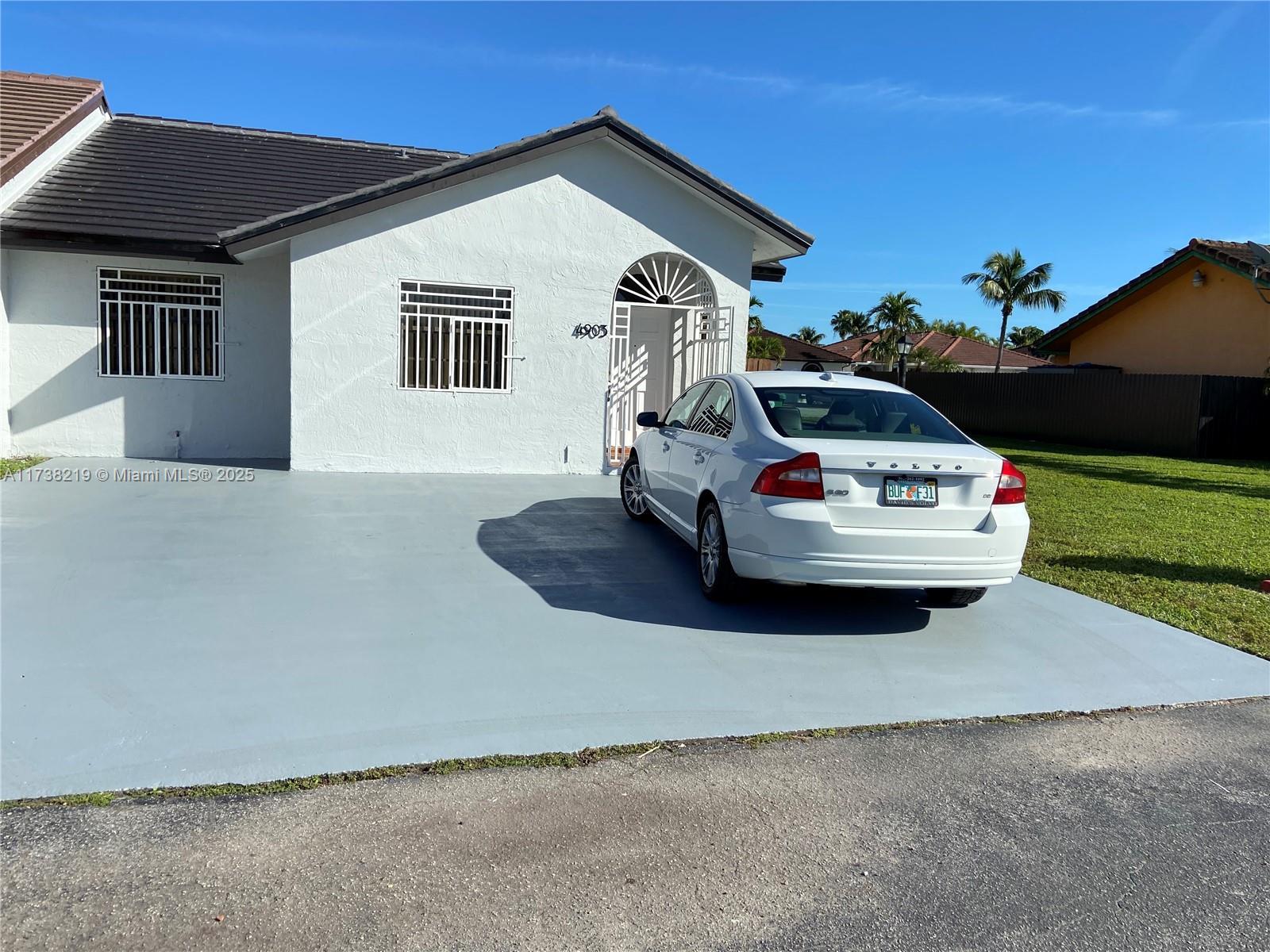 Picture of 4903 SW 144Th Ct, Miami, FL 33175