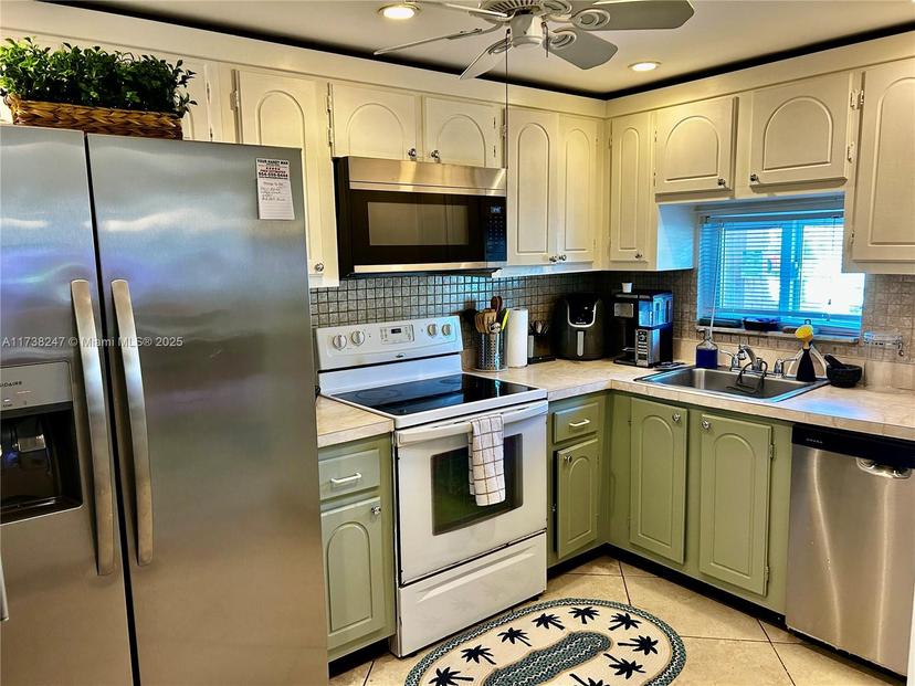 Picture of 411 S Hollybrook Dr # 105, Pembroke Pines FL 33025