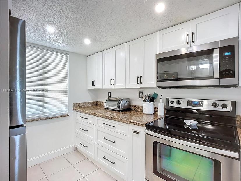 Picture of 9915 W Okeechobee Rd # 308, Hialeah Gardens FL 33016