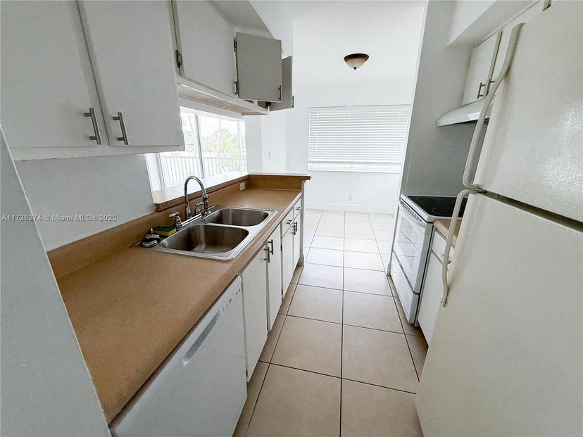 Picture of 5686 Rock Island Rd # 123, Tamarac FL 33319