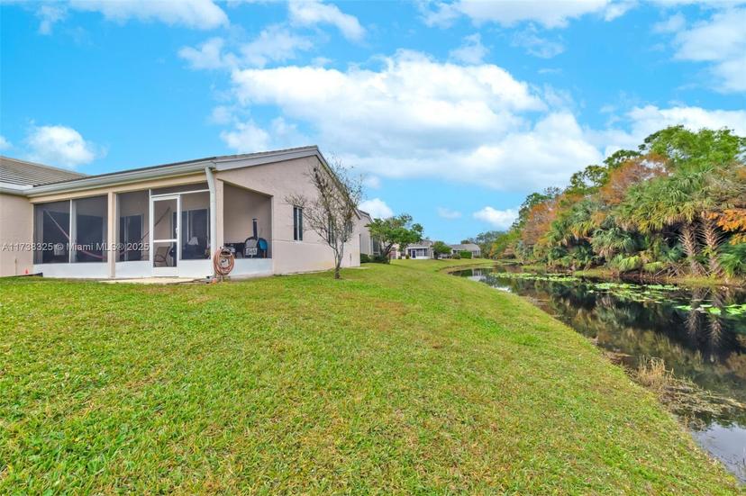 Picture of 1009 Island Manor Dr, Green Acres FL 33413