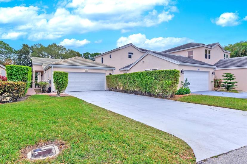 Picture of 1009 Island Manor Dr, Green Acres FL 33413