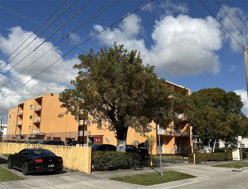 Picture of 6200 W Flagler St # 303, Miami FL 33144