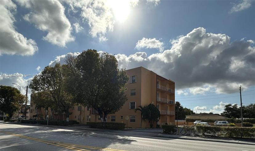 Picture of 6200 W Flagler St # 303, Miami FL 33144
