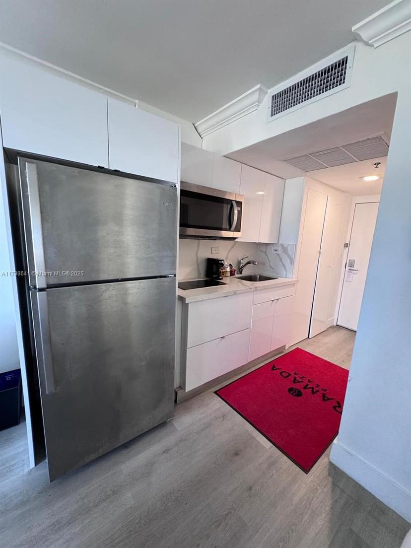 Picture of 19201 Collins Ave # 632, Sunny Isles Beach FL 33160