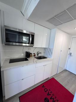 Picture of 19201 Collins Ave # 632, Sunny Isles Beach, FL 33160