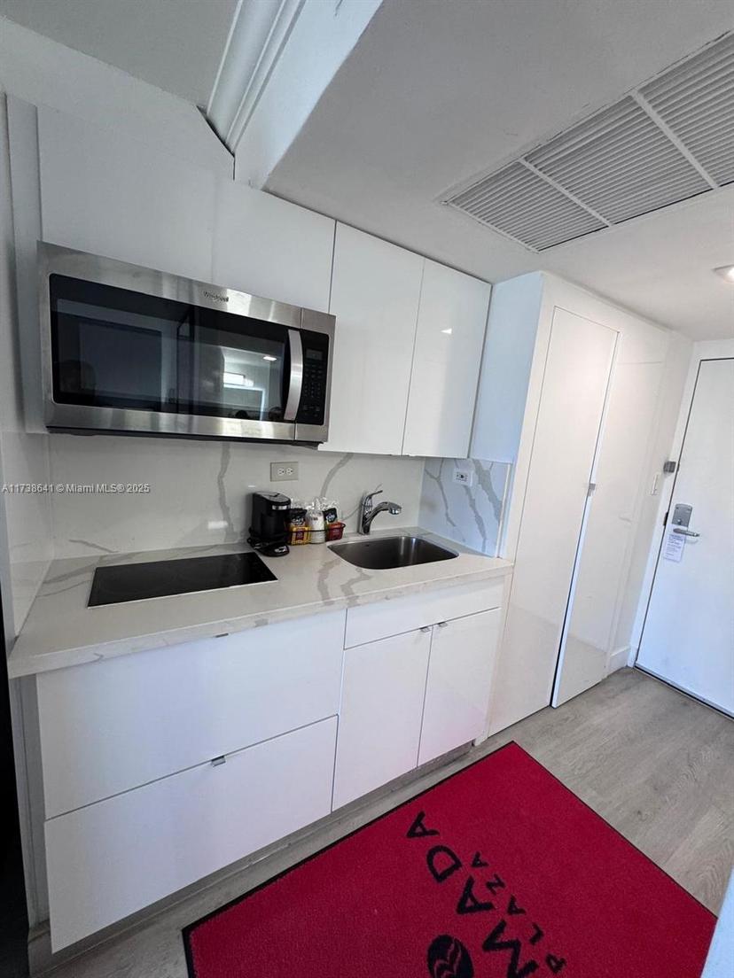Picture of 19201 Collins Ave # 632, Sunny Isles Beach FL 33160