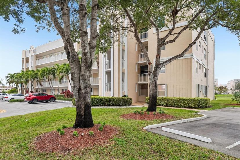 Picture of 10217 NW 24Th Pl # 310, Sunrise FL 33322
