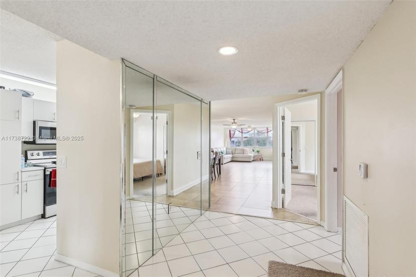 Picture of 10217 NW 24Th Pl # 310, Sunrise FL 33322
