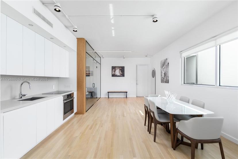 Picture of 1700 Meridian Ave # 406, Miami Beach FL 33139