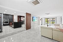 Picture of 901 Apache St, Miami Springs, FL 33166