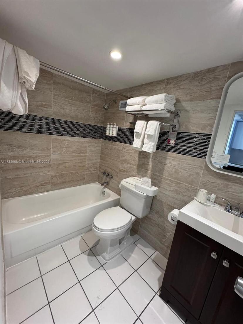 Picture of 19201 Collins Ave # 704, Sunny Isles Beach FL 33160