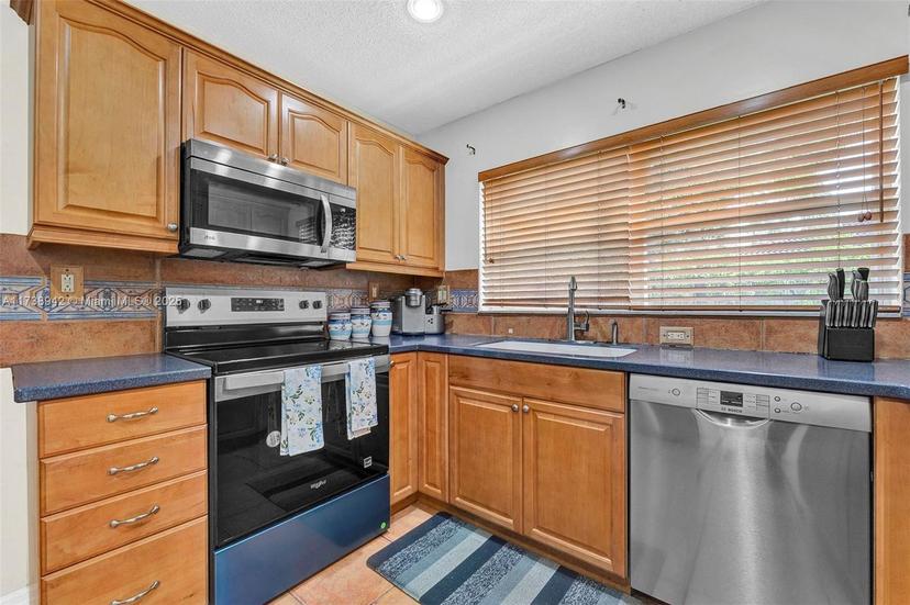 Picture of 19252 NW 14Th St, Pembroke Pines FL 33029