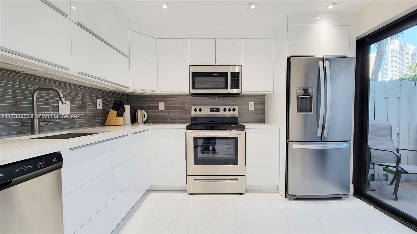 Picture of 369 Poinciana Dr # 1115, Sunny Isles Beach, FL 33160