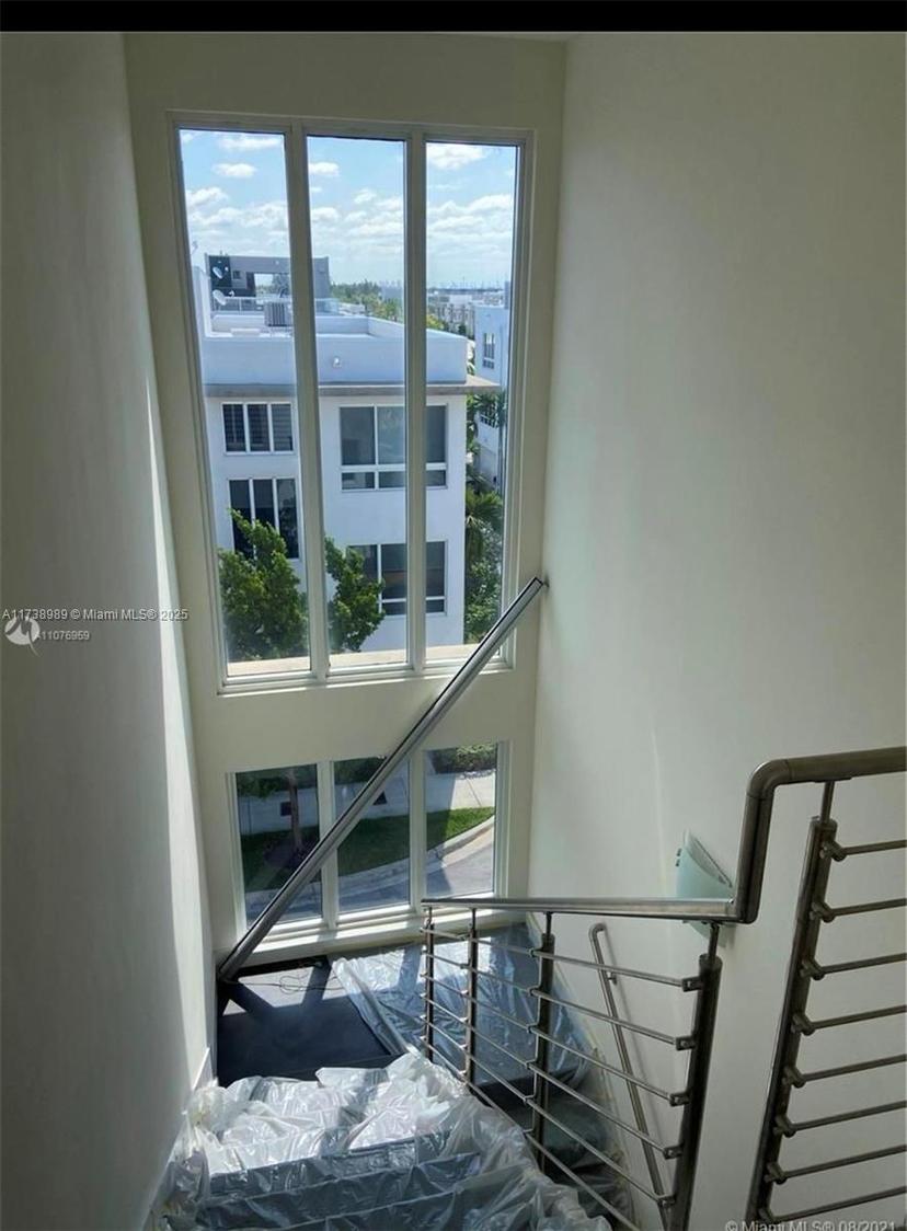 Picture of 6610 NW 105Th Ave # 1, Doral FL 33178