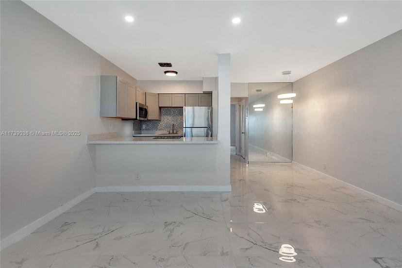 Picture of 820 SW 11Th Ave # 14B, Hallandale Beach FL 33009