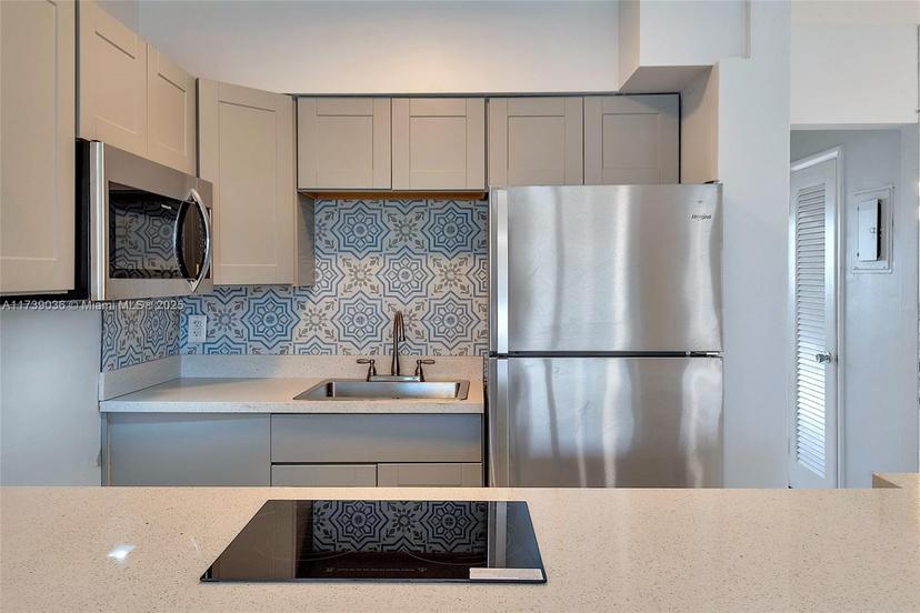Picture of 820 SW 11Th Ave # 14B, Hallandale Beach FL 33009