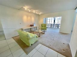 Picture of 4350 Hillcrest Dr # 812, Hollywood, FL 33021