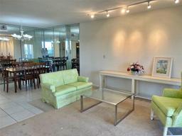 Picture of 4350 Hillcrest Dr # 812, Hollywood, FL 33021