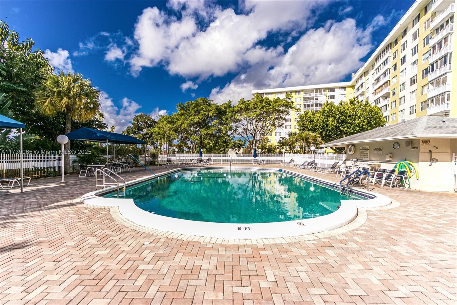 Picture of 4350 Hillcrest Dr # 812, Hollywood, FL 33021