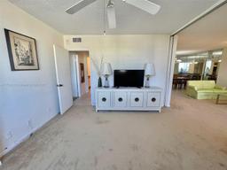 Picture of 4350 Hillcrest Dr # 812, Hollywood, FL 33021
