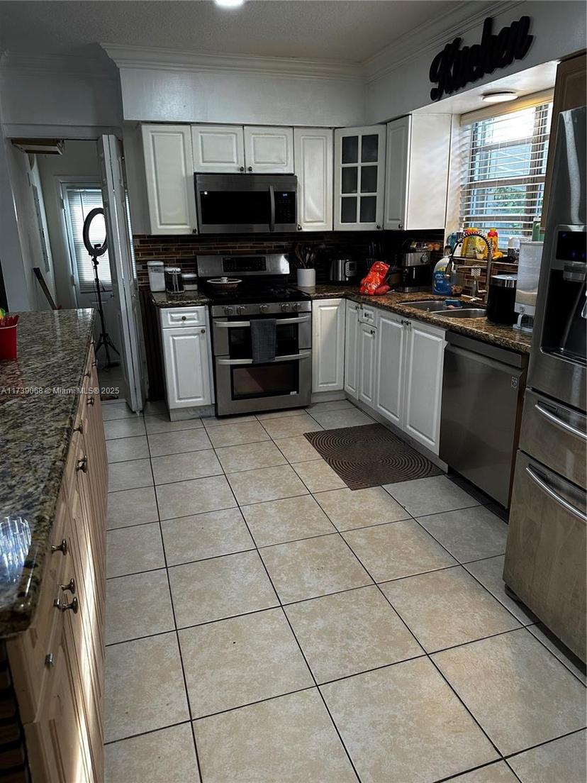 Picture of 9460 Caribbean Blvd, Cutler Bay FL 33189