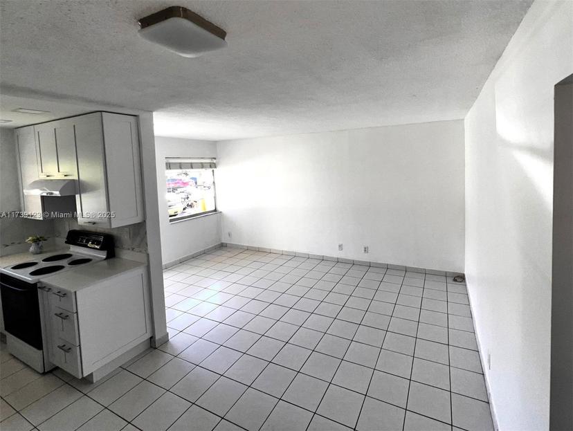 Picture of 2145 Pierce St # 105, Hollywood FL 33020