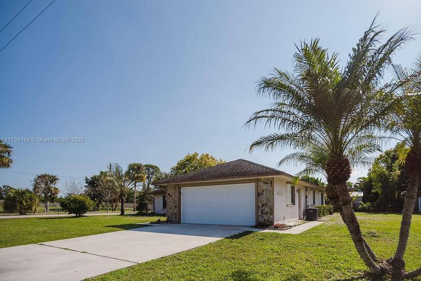 Picture of 5800 Paleo Pines Cir, Fort Pierce FL 34951