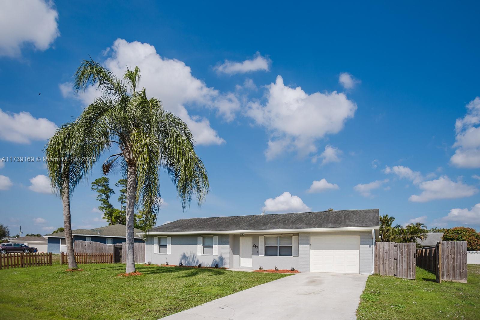 Picture of 217 NE Glentry Ave, Port St. Lucie, FL 34983