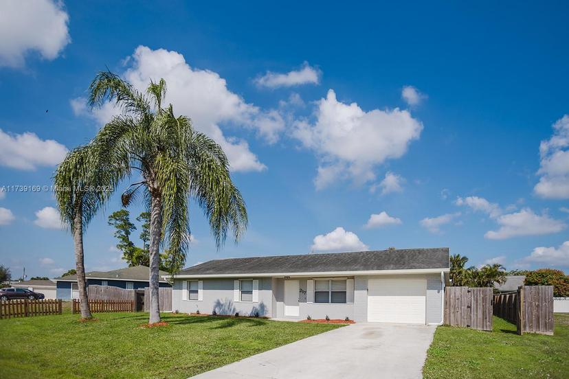 Picture of 217 NE Glentry Ave, Port St. Lucie FL 34983